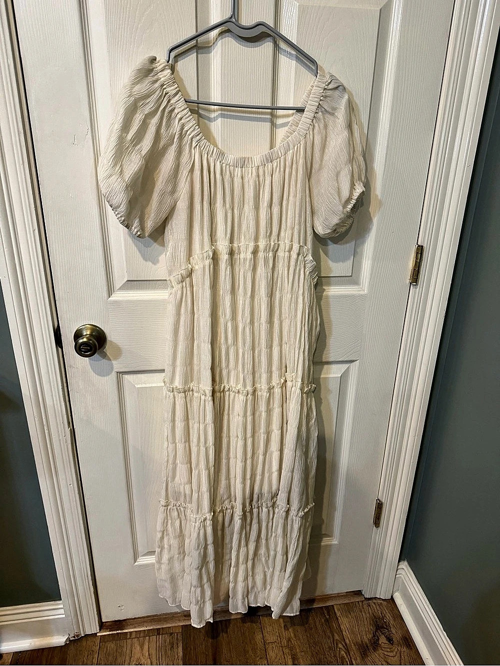 Mgee Maxi Dress in Cream Size Large